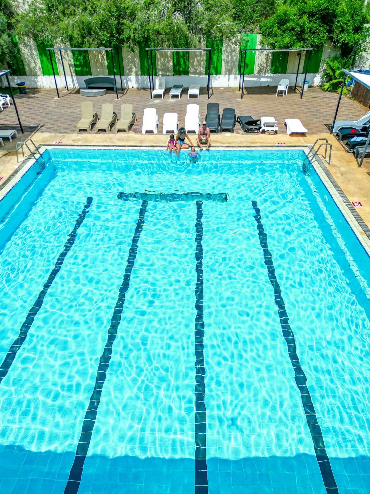 Eden Inn Zikhron Ya'akov Exterior foto
